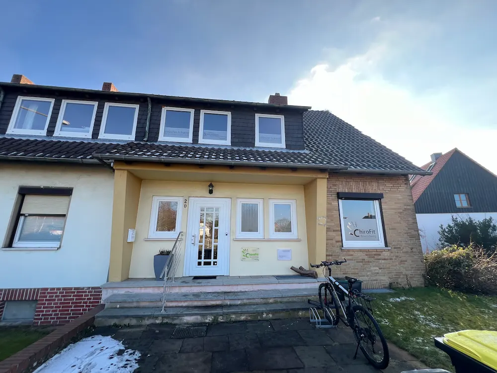 Außenansicht der Liebscher & Bracht Praxis in Braunschweig